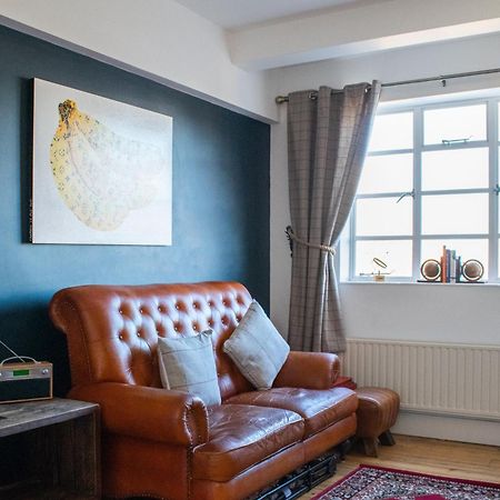Beautifully Decorated Contemporary 2 Bedroom Flat ลอนดอน ภายนอก รูปภาพ