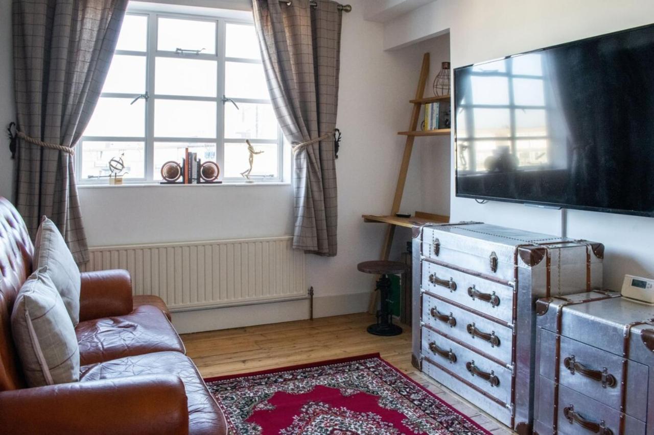 Beautifully Decorated Contemporary 2 Bedroom Flat ลอนดอน ภายนอก รูปภาพ