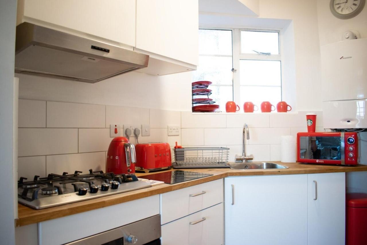 Beautifully Decorated Contemporary 2 Bedroom Flat ลอนดอน ภายนอก รูปภาพ