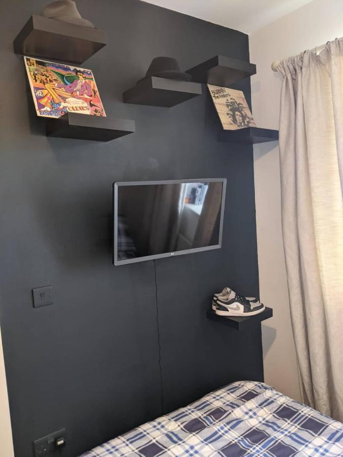 Beautifully Decorated Contemporary 2 Bedroom Flat ลอนดอน ภายนอก รูปภาพ